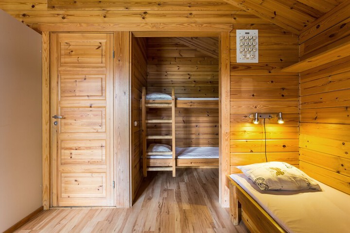 Room 17 of 185