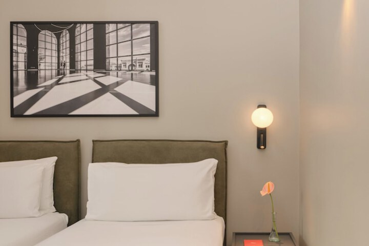 Room 35 of 103