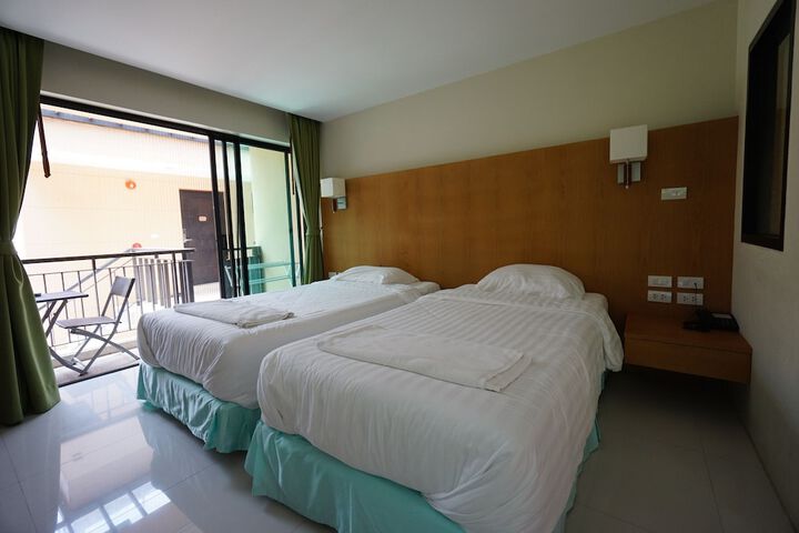 Room 8 of 40