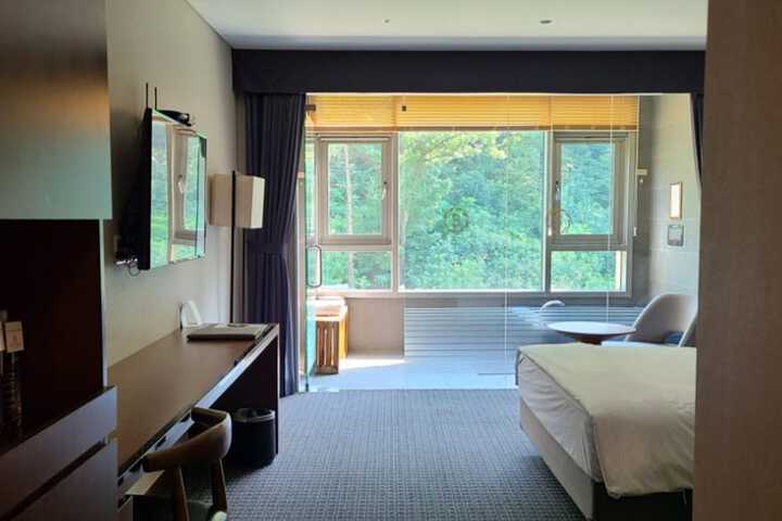 Room 4 of 38