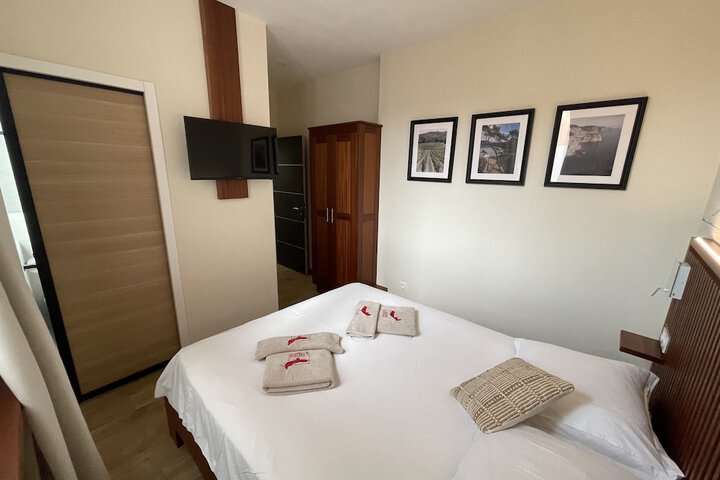 Room 4 of 35