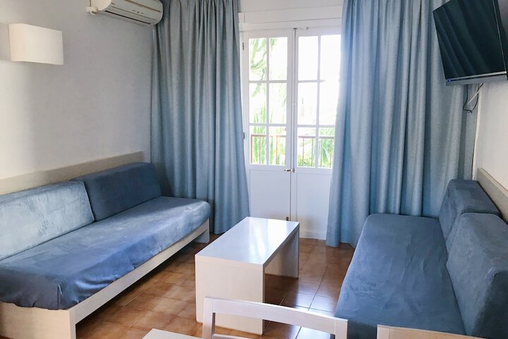 Room 4 of 34