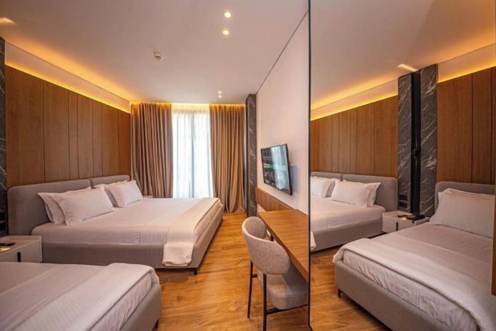 Room 17 of 80