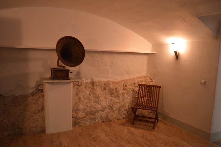 Room 7 of 24