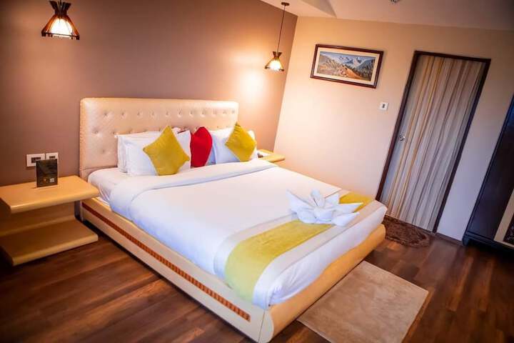 Room 14 of 27