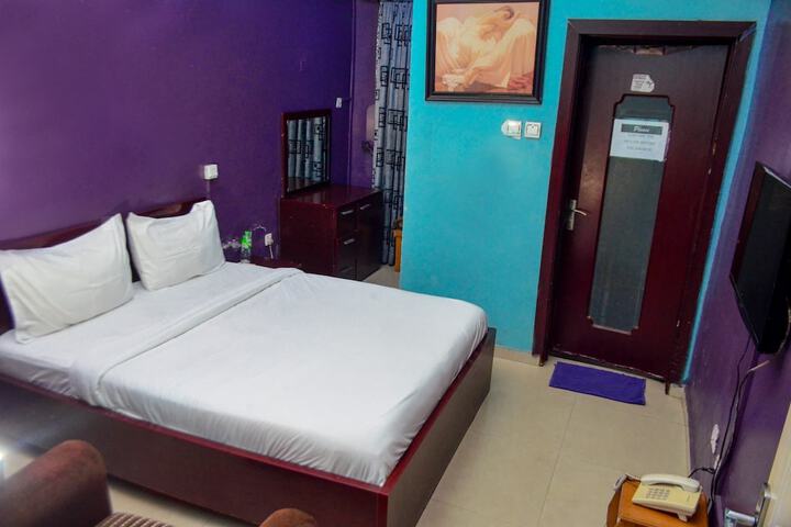 Room 6 of 17