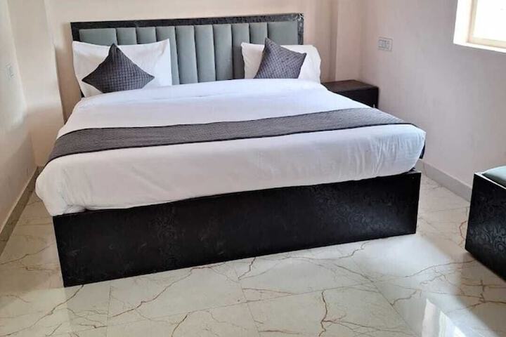 Room 3 of 11