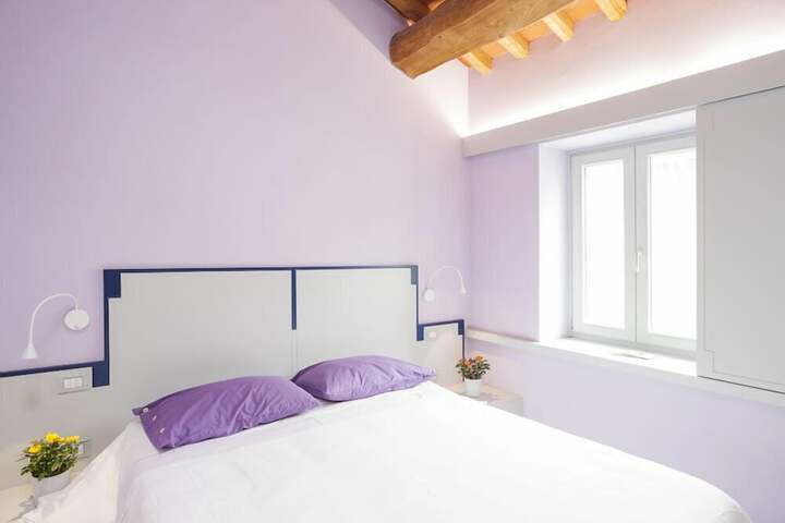 Room 7 of 33