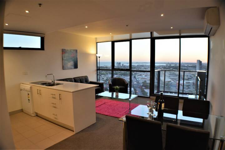 Room 4 of 17