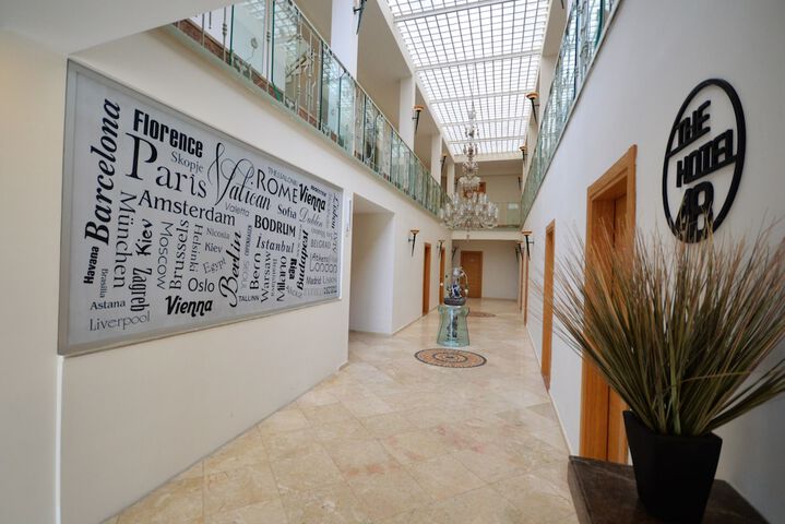 Entrance & Lobby