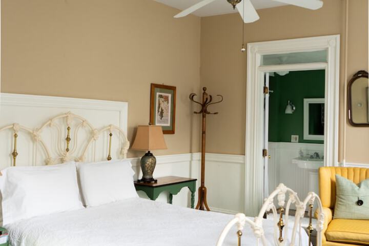 Room 6 of 75