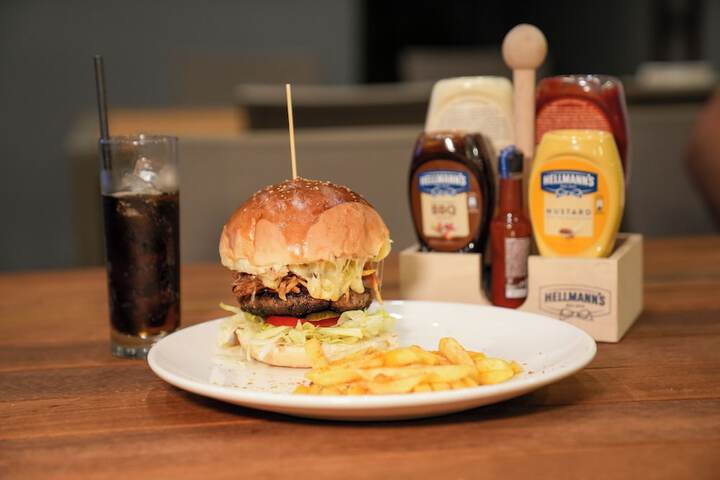 Dining 40 of 61