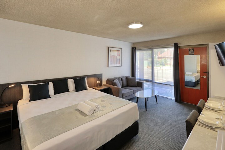 Room 6 of 38