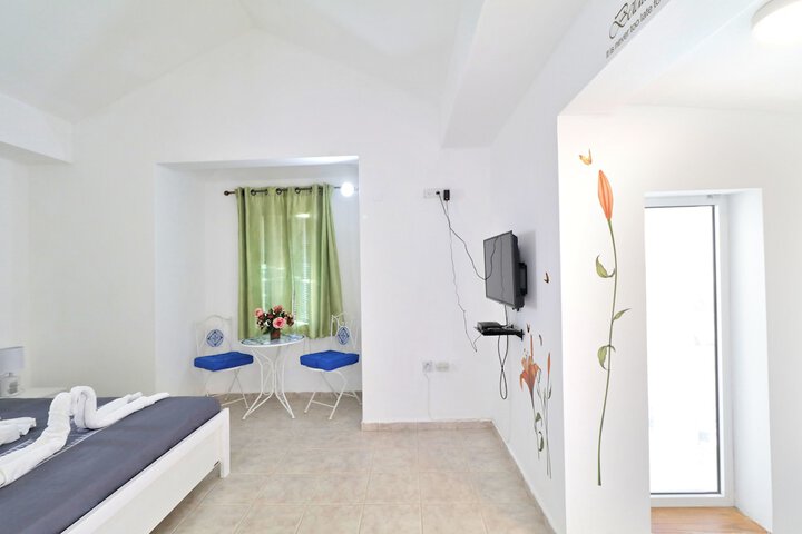 Room 8 of 70