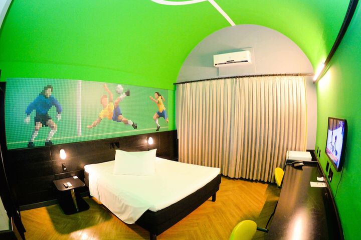Room 45 of 213