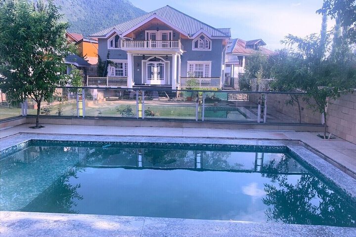 Pool 20 of 36