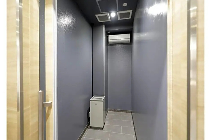 Room 10 of 19