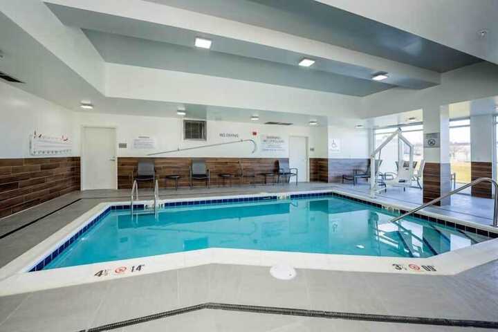Swimming pool at Fairfield Inn & Suites by Marriott Columbus Marysville