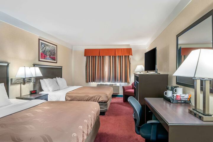Room 34 of 107