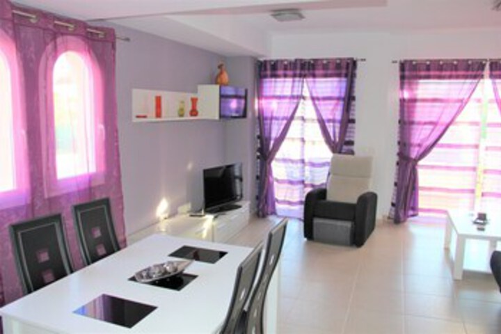 Lounge 20 of 45