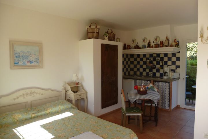 Room 2 of 75