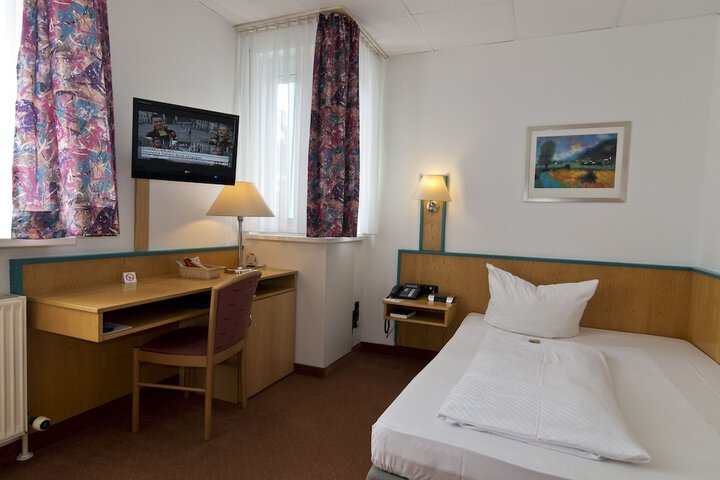 Room 3 of 42