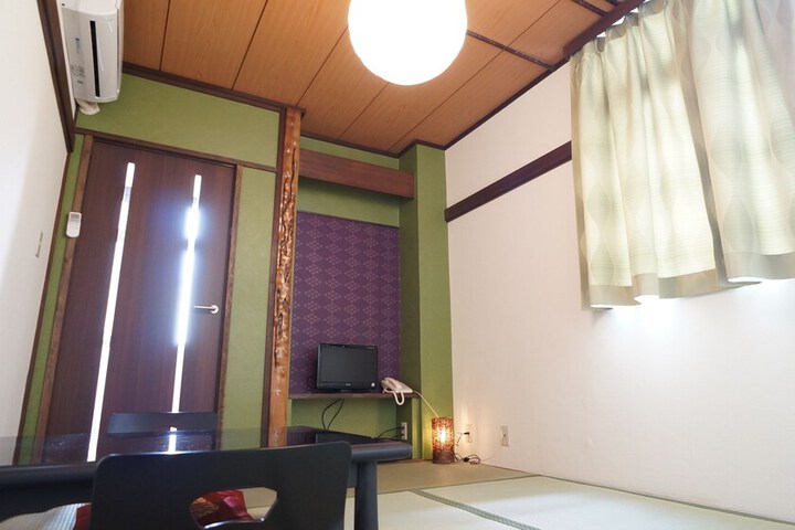 Room 12 of 22