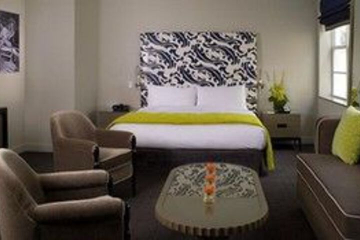 Room 10 of 16