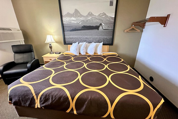 Room 8 of 46
