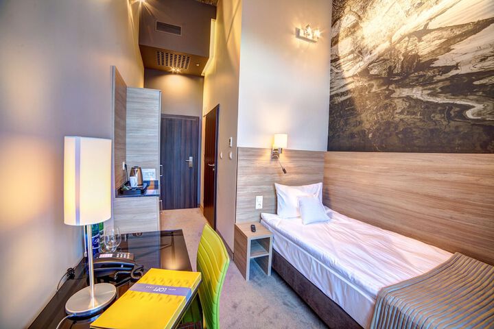Room 10 of 64