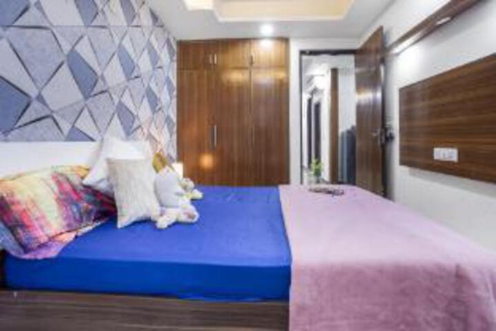 Room 3 of 38