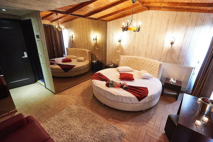 Room 20 of 33