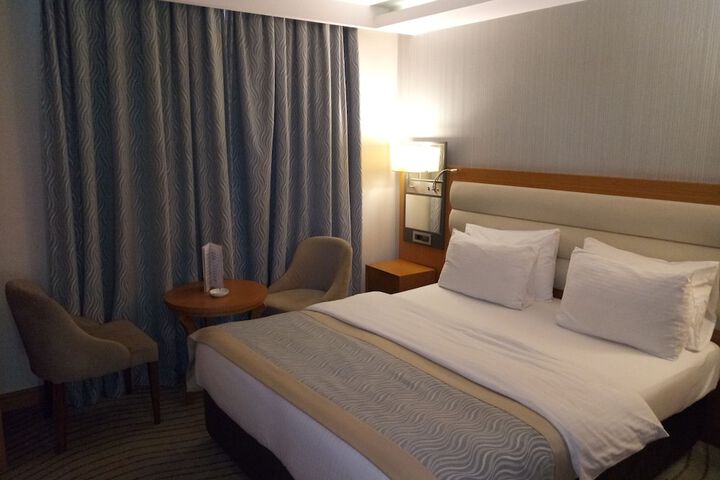 Room 11 of 50