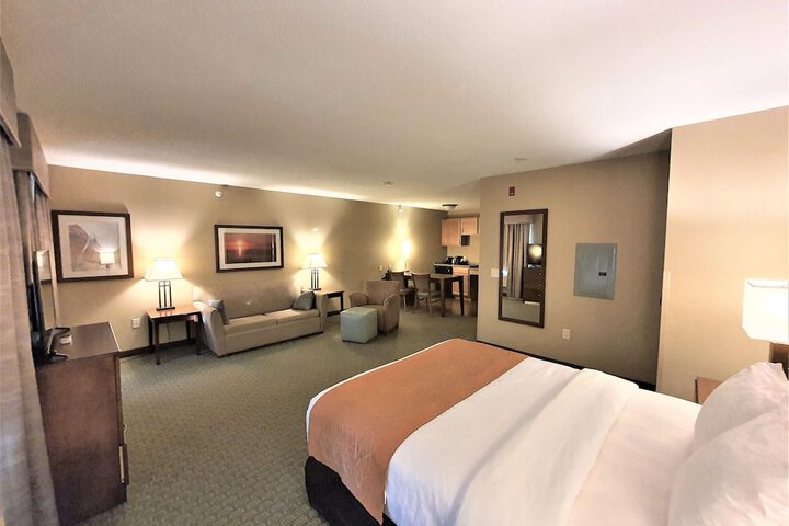 Standard Queen Bed Accessible (7 of 25)