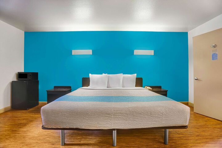 Room 11 of 24