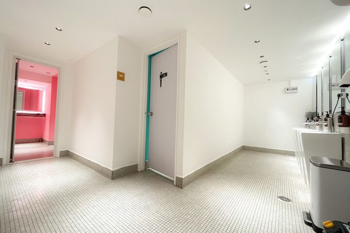 Room 100 of 136