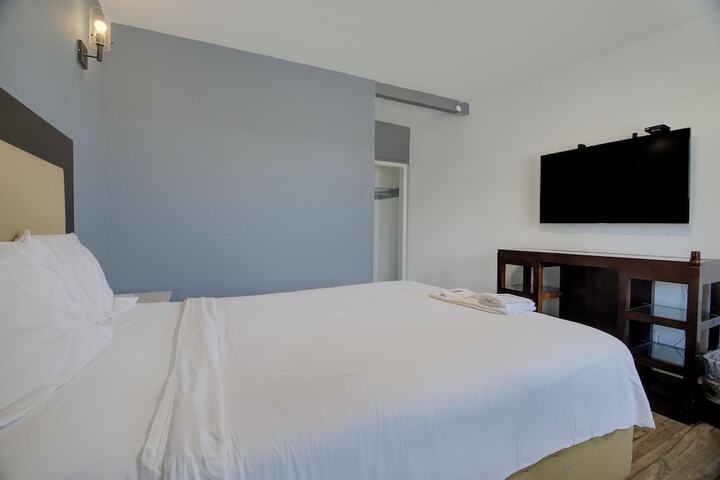Room 15 of 64