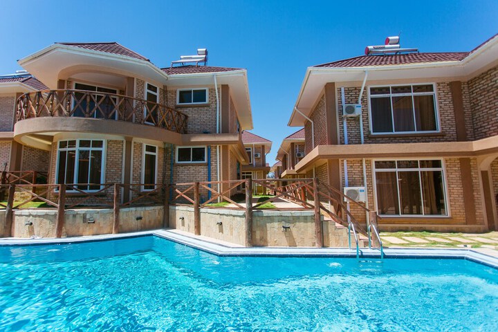 Pool 10 of 34
