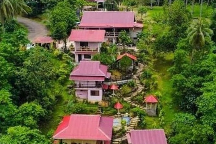 D & a Seaside Cottages