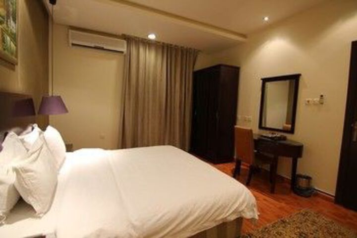 Room 5 of 20