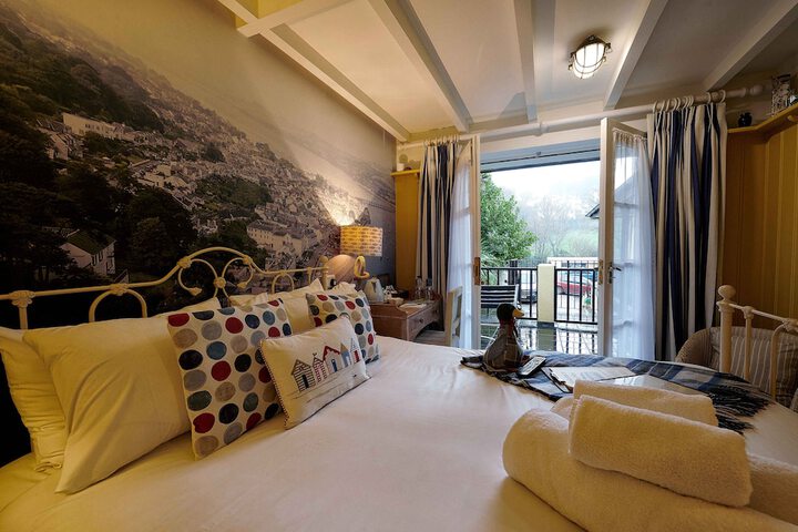 Room 15 of 25