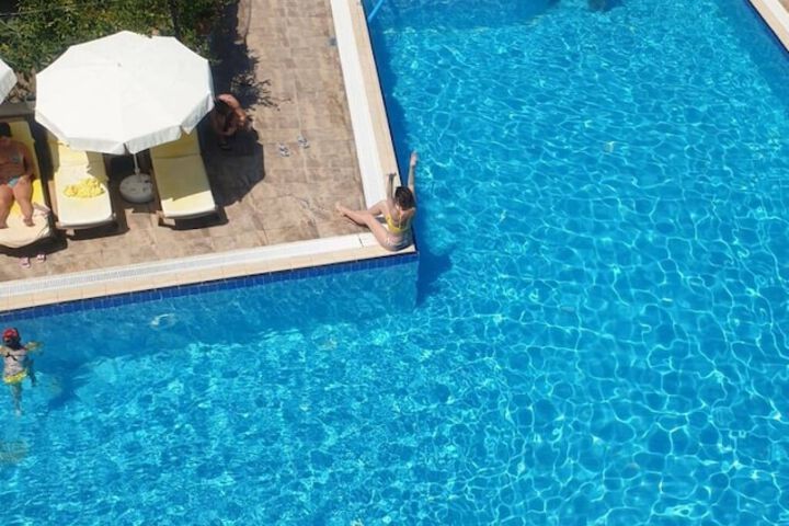 Hotel Pool