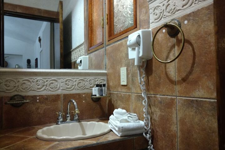 Room 2 of 28