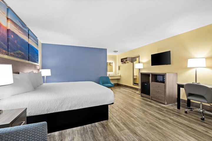 Room 18 of 37