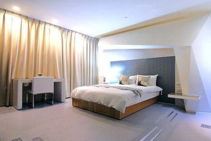 Room 12 of 52