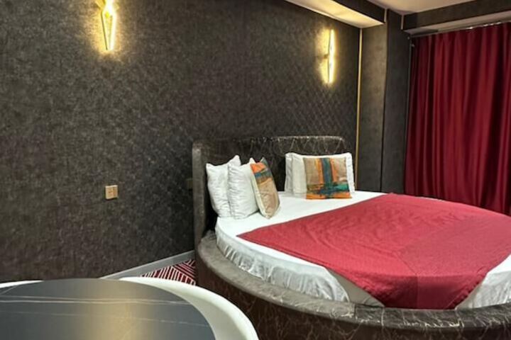 Room 14 of 30