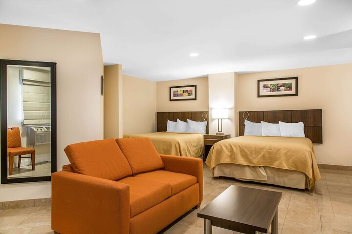 1 Queen Bed (1 of 22)