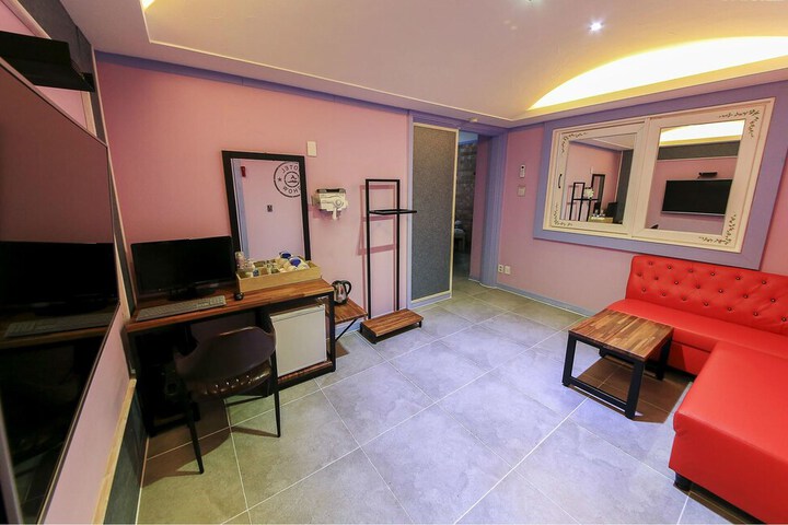 Room 2 of 22