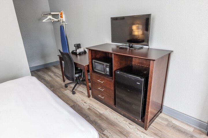 Premium King Bed (1 of 13)