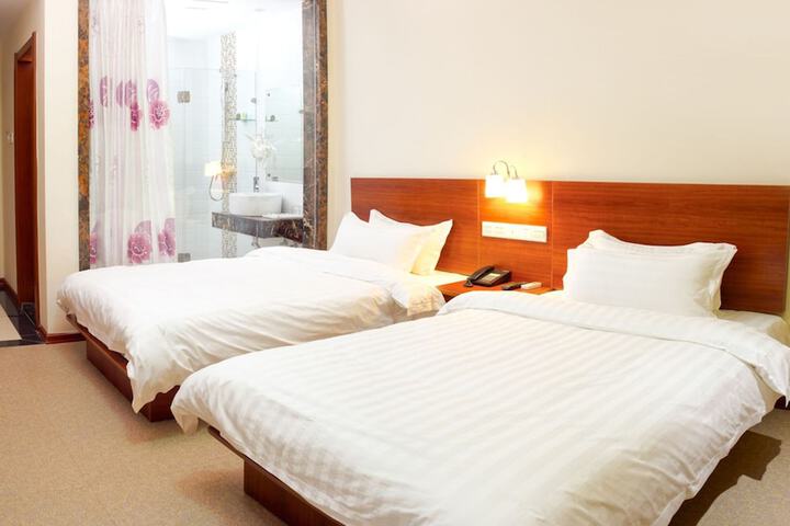 Room 6 of 32